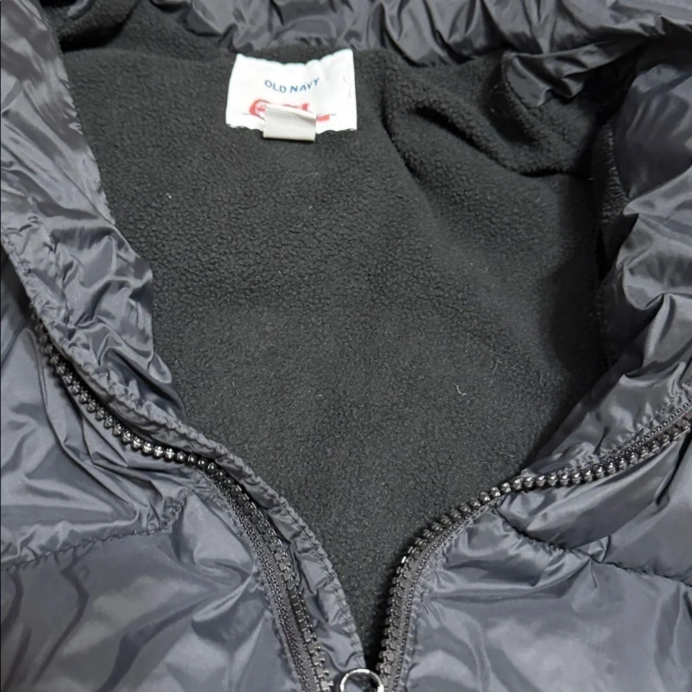 Old Navy Kids Black Puffer Vest, Size 8.